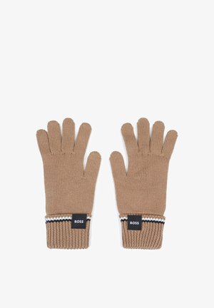 Gants en tricot beige avec des poignets côtelés ornés de bandes noires et blanches ainsi que des étiquettes noires portant la mention BOSS sur fond blanc.