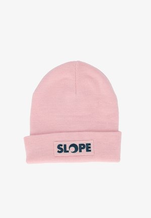 Rosa gestrickte Mütze mit umgeschlagenem Bündchen, mit einem rechteckigen Patch, auf dem das Wort "SLOPE" in dunkelblauen Buchstaben steht.