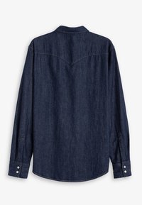 Donkerblauwe denim shirt met lange mouwen, kraag, achterpanddetail en knopen met drukknoopsluiting. Heeft een gladde textuur en een ronde zoom.