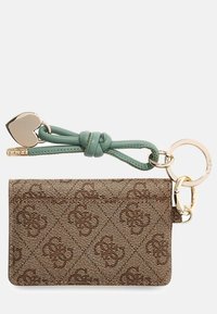 Brązowy etui na karty w wzory z złotym urokiem w kształcie serca i zielonym paskiem ze skóry, wyposażone w pierścień na klucze dla wygody.