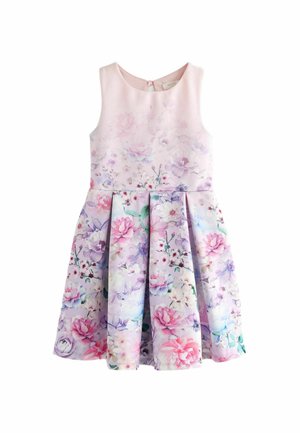 Vestido con estampado floral que presenta un cuerpo ajustado rosa y una falda plisada lavanda. La tela tiene diversas flores en tonos pastel y detalles verdes.