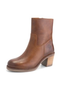 Bruine leren enkellaars met een textuurafwerking, ronde neus, zijnaadstiksels en een gestapelde hak. Logo accent aan de buitenkant.