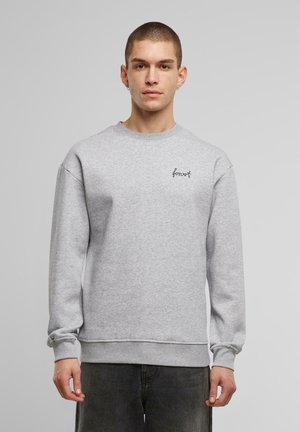 Sudadera gris hecha de tela suave, con cuello redondo, mangas largas y texto bordado "forret" en el pecho. Diseño simple.