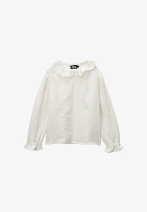 Blouse blanche à manches longues avec un col volanté, un tissu texturé, des poignets froncés et un plastron à l'avant. Design simple et épuré.