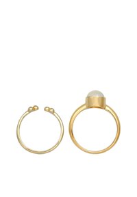 Guld-farvede ringe med et glat design; den ene har en kuppelformet perle, mens den anden har to perle-lignende detaljer.