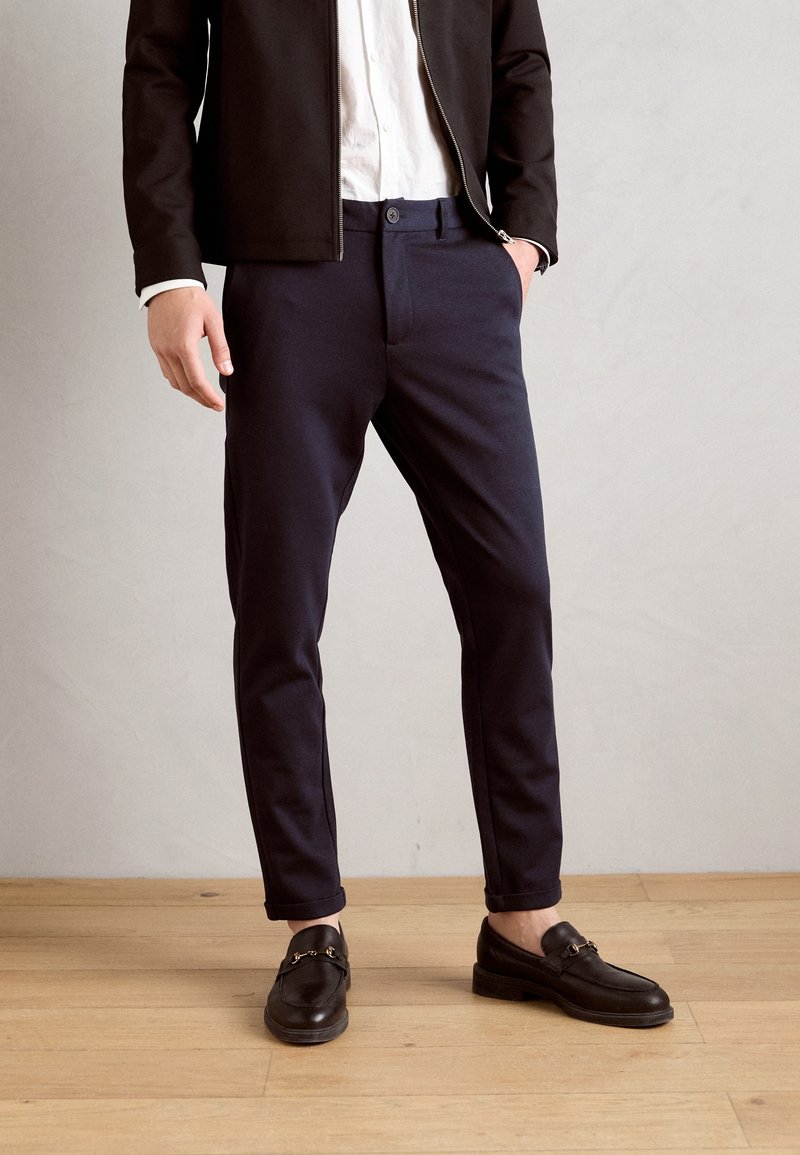 Lindbergh Chino - dark blue