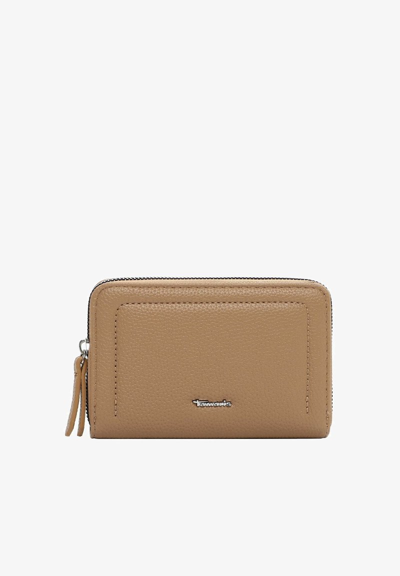 Portefeuille beige en cuir texturé avec une fermeture éclair tout autour, un petit logo de marque argenté sur le devant et des doubles curseurs de fermeture éclair sur le côté.