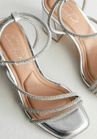 New Look MULTI DIAMANTÉ BLOCK  - Sandalias de tacón - silver