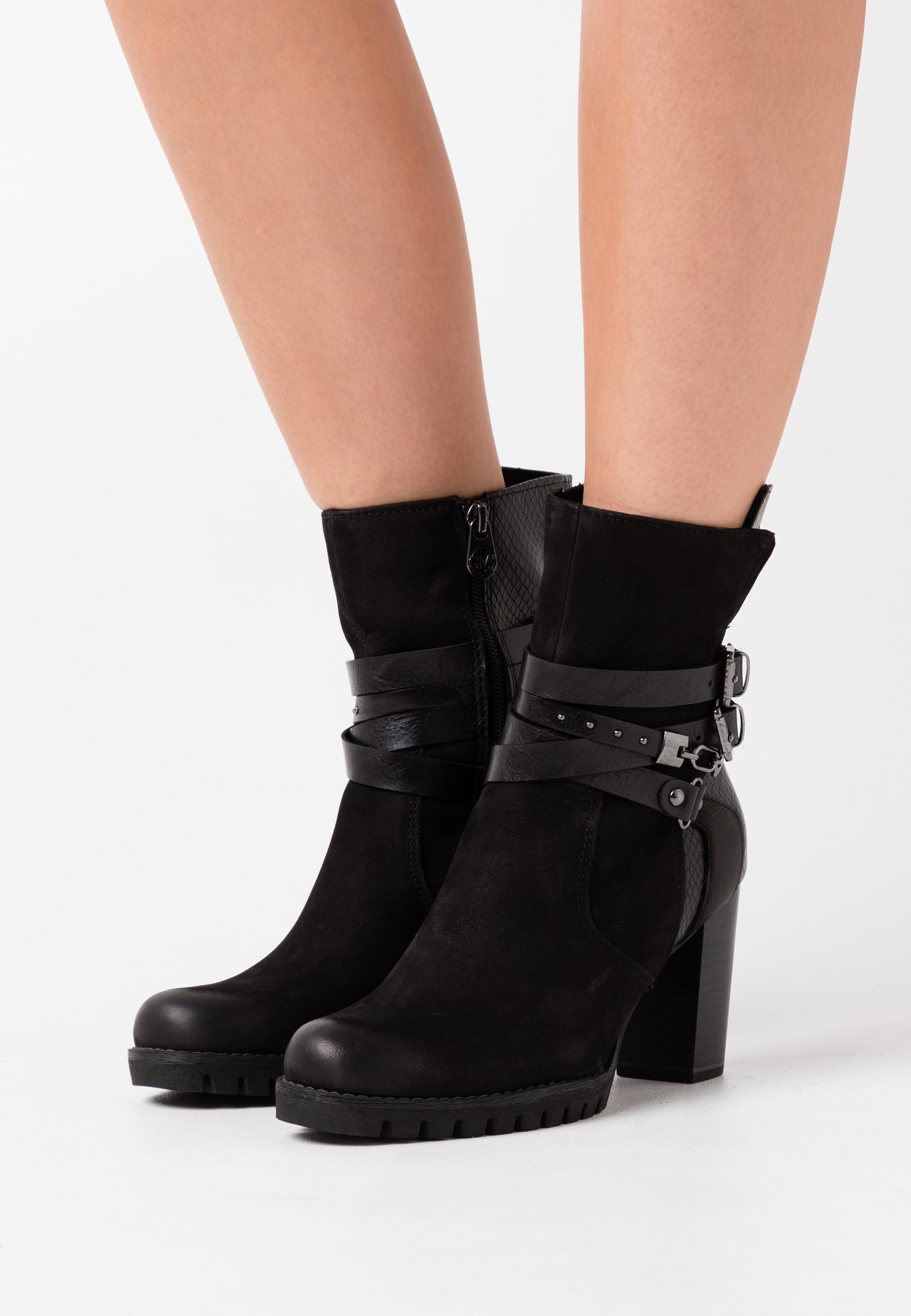 Marco Tozzi hoge laarzen zwart - Damesschoenen.nl