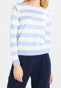 More & More Sweter