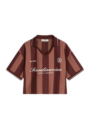 Μπλούζα ποδοσφαίρου με κοντά μανίκια, κομμένη, με κάθετες καφέ ρίγες, κείμενο «Scandinavian Football Community» και λογότυπο Marc O'Polo.