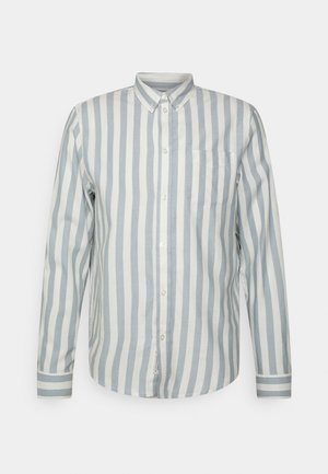 Chemise à boutons en bleu clair et blanc cassé à rayures. Dispose d'un col classique, de manches longues et d'une poche poitrine. Tissu doux, coupe décontractée.