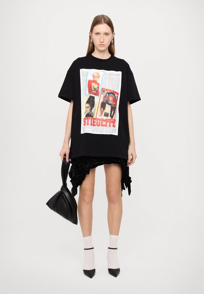 Stieglitz DUNJA OVERSIZED - Тениска с щампа - black
