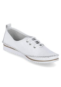 Weiße Leder-Schnürschuhe mit runder Spitze, kontrastierenden Nähten, strukturiertem Sohlen und leichtem Absatz. Glatte Oberfläche und minimalistisches Design.