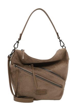 Sac à bandoulière en daim marron avec deux fermetures éclair et une bandoulière en cuir réglable, équipé de ferrures argentées et d'une petite étiquette de marque à l'avant.