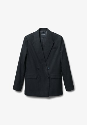 Blazer noir à rayures avec un design croisé, larges revers, deux poches avant et fermetures à boutons noirs. Texture de tissu douce.