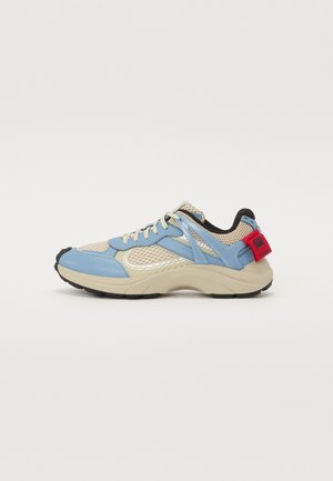 Trainers - open white