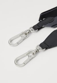 Thumbnail Image 6