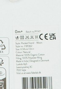 Zakvriendje Moon knuffel, 14 cm hoog. Gemaakt van natuurlijke 100% biologische katoen, gevuld met 100% polyester. Voorzien van verzorgings- en veiligheidsiconen.