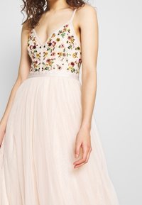 Needle & Thread Festklänning - pink