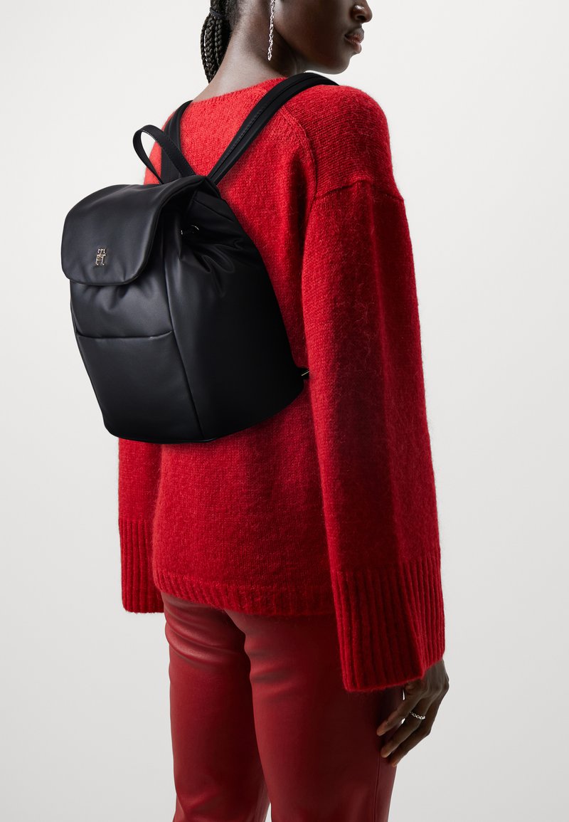 Tommy Hilfiger POPPY REFORM FLAP BACKPACK - Rucksack - black