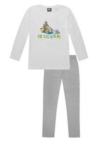 Chemise blanche à manches longues avec un graphisme et le texte "LES ENFANTS AVEC MOI", associée à un pantalon de pyjama gris. Matière en coton, coupe décontractée, design simple.