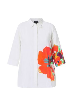 Biała koszula z długim rękawem, kołnierzykiem, krytymi guziczkami oraz dużym, żywym, pomarańczowo-kolorowym kwiatowym nadrukiem po prawej stronie i na rękawie.