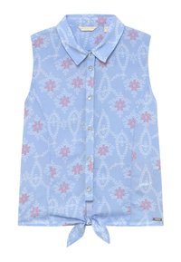 Blusa sin mangas de un ligero tono azul con un patrón floral blanco y rojo y un nudo atado en el dobladillo.