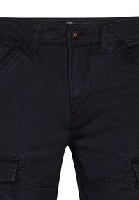 Marineblauwe cargoshorts van een katoenmix. Beschikt over meerdere zakken, een voorste knoopsluiting en zichtbare stikseldetails.