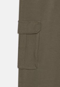 Name it NMMNEIL  - Pantalones deportivos - tea leaf