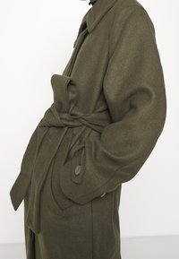 Weekday Klassinen takki - khaki