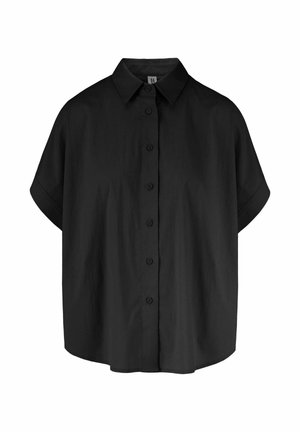 Czarna koszula z krótkim rękawem na guziki, ze spiczastym kołnierzem i luźnym krojem.