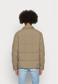 ARKET Casaco de inverno - khaki green