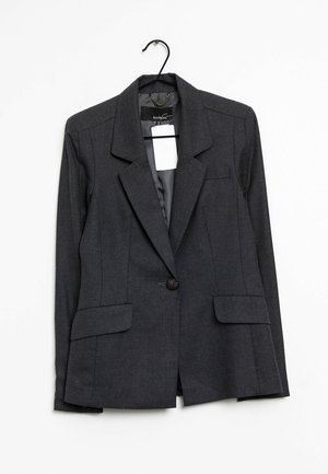 Tmavě šedý blejzr vyrobený z texturované tkaniny, s klopovým límcem, dvěma předními kapsami, zapínáním na jeden knoflík a přiléhavým střihem.