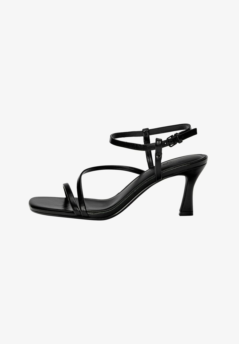 Schwarze Leder-Sandalen mit Absatz, ausgestattet mit dünnen Riemen, einer quadratischen Zehenpartie und einem Stiletto-Absatz. Verstellbarer Knöchelriemen für eine optimale Passform. Glatte Textur.