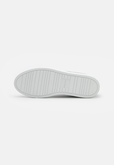 White sneaker sole with a textured, ribbed pattern. Made of rubber with clear tread design. Clean, minimalistic aesthetic.