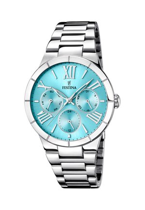 Montre-bracelet en métal argenté avec cadran turquoise, chiffres romains, trois sous-cadrans pour le jour, la date et l'heure sur 24 heures, et bracelet à maillons en métal.