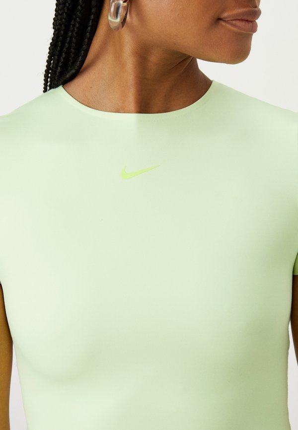 Basic T-shirt - barely volt2