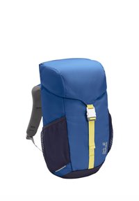 Blauer Rucksack mit einer oberen Klappe, gelbem vorderem Riemen mit weißer Schnalle, schwarzen Netzseitentaschen und gepolsterten grauen Schultergurten.