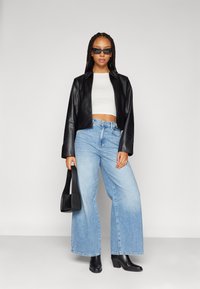 ONLY ONLSONIC WIDE - Široke hlačnice - medium blue denim