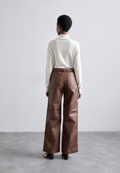 Baum und Pferdgarten NADENE - Pantalon classique - washed java