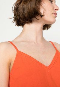 Vero Moda VMPRETTY SINGLET - Top - cherry tomato