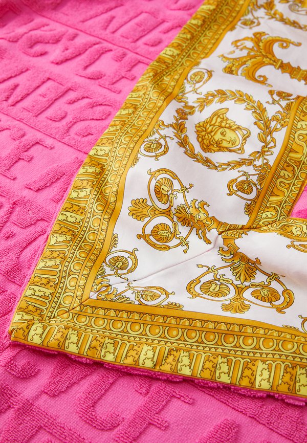 BATH TOWEL I HEART BAROQUE - Beach towel - fuxia3