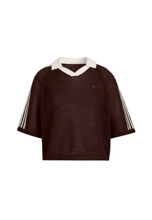 Top a maniche corte in mesh marrone con colletto a V crema, caratterizzato da dettagli a strisce bianche sulle maniche e un sottile logo.