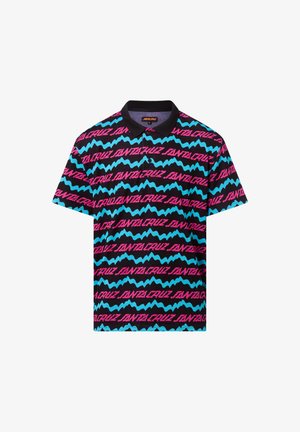 Koszulka polo z krótkim rękawem w czarnym kolorze, ozdobiona intensywnymi falistymi wzorami w różowym i niebieskim kolorze, z powtarzającym się tekstem "Santa Cruz" w wyrazistym kroju czcionki.