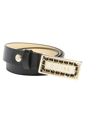 Ceinture en cuir noir avec boucle rectangulaire dorée ornée de pierres noires et "GUESS" gravé au centre, enroulée sur un fond blanc.