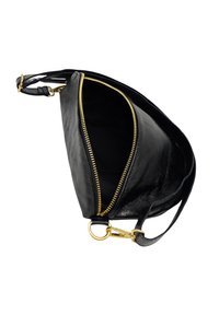 Sac à main en cuir noir avec une texture lisse, fermeture éclair dorée et compartiment intérieur. Doté d'une bandoulière avec un attachement à clip.