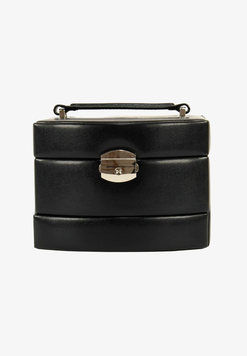 Schwarze Ledertasche in rechteckiger Form, ausgestattet mit einem silbernen Metallverschluss und einem Griff oben, zeigt eine strukturierte Oberfläche und ein elegantes Design.