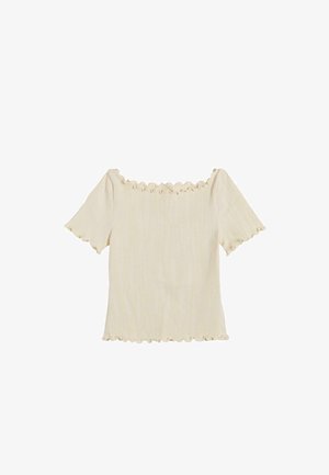 Haut crème à épaules dénudées avec des manches courtes, présentant une texture côtelée et des bords froncés aux poignets et au col. Pas de motifs ni d'accents.