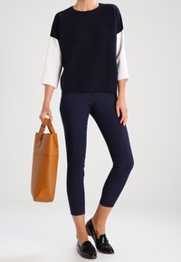 KIOMI Stickad tröja - dark blue